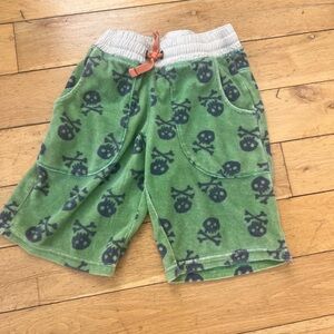 Mini Boden boys Sz 5 Terry cloth green blue skulls shorts